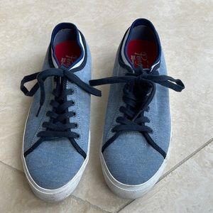 Penguin denim like mens sneakers size 91/2 runs small.